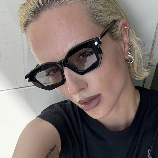 Irregular small frame sunglasses, high-end fashion show sunglasses, versatile, trendy, modern and fashionable sunglasses for women